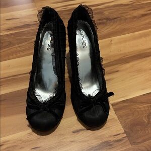 Pulse Black Heels with Ruffle Detail